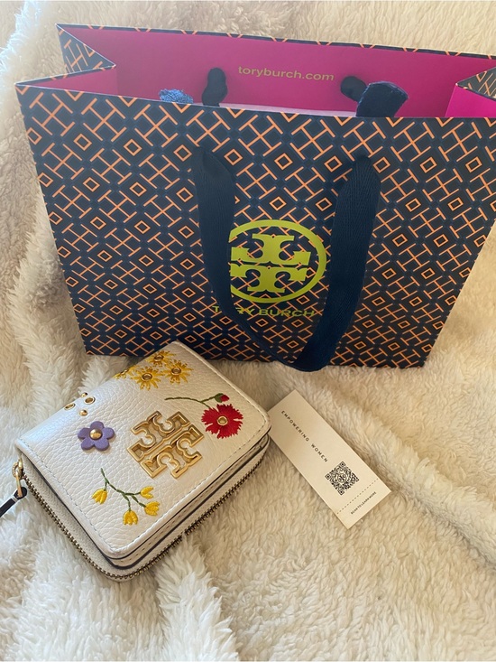 Tory Burch Handbags - Tory Burch wallet with tag and bag